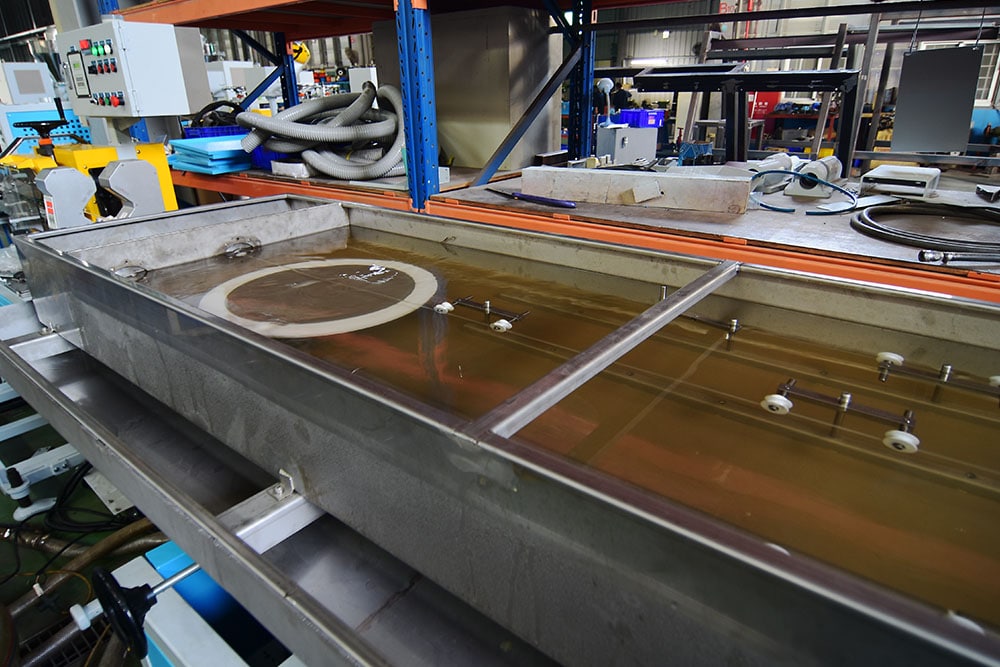 EWVT Profile Vacuum Water Cooling Tank Machine