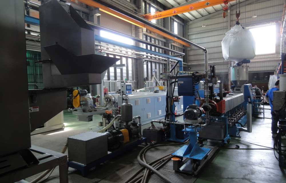 Pe compounding machine line