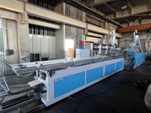 EMD-90 WPC Decking Profile Extrusion Line with Pulverizing System-02